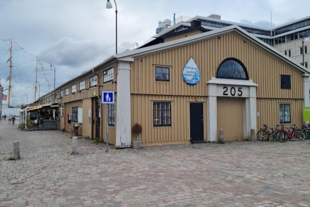 Husbaten Vega 1 Botel Göteborg